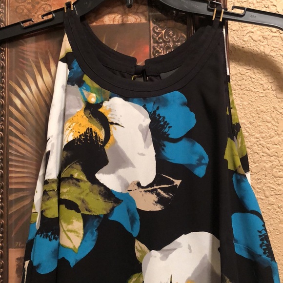 NWOT Worthington Flowy Flowered Top. Ties in the back. Beautiful rich colors. - Picture 2 of 15